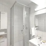 Prima Fuer Bis Zu 7 Gaeste- Stilvolles Im Zentrum Nahe Rathaus - Hochwertige Betten Und Bettwaesche - Voll Ausgestattete Kueche - 4k Smart Tv - Aufzug - Kostenlose Nacht Tiefgarage 20-30 Bis 9-30 Uhr Mit 28 Stellplaetzen Je Nach * Augsburg