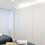 Prima Fuer Bis Zu 7 Gaeste- Stilvolles Im Zentrum Nahe Rathaus - Hochwertige Betten Und Bettwaesche - Voll Ausgestattete Kueche - 4k Smart Tv - Aufzug - Kostenlose Nacht Tiefgarage 20-30 Bis 9-30 Uhr Mit 28 Stellplaetzen Je Nach *