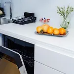 Prima Fuer Bis Zu 7 Gaeste- Stilvolles Im Zentrum Nahe Rathaus - Hochwertige Betten Und Bettwaesche - Voll Ausgestattete Kueche - 4k Smart Tv - Aufzug - Kostenlose Nacht Tiefgarage 20-30 Bis 9-30 Uhr Mit 28 Stellplaetzen Je Nach * Augsburg