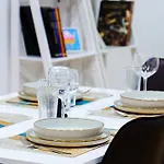 Apartment Prima Fuer Bis Zu 7 Gaeste- Stilvolles Im Zentrum Nahe Rathaus - Hochwertige Betten Und Bettwaesche - Voll Ausgestattete Kueche - 4k Smart Tv - Aufzug - Kostenlose Nacht Tiefgarage 20-30 Bis 9-30 Uhr Mit 28 Stellplaetzen Je Nach *