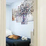 Prima Fuer Bis Zu 7 Gaeste- Stilvolles Im Zentrum Nahe Rathaus - Hochwertige Betten Und Bettwaesche - Voll Ausgestattete Kueche - 4k Smart Tv - Aufzug - Kostenlose Nacht Tiefgarage 20-30 Bis 9-30 Uhr Mit 28 Stellplaetzen Je Nach Augsburg