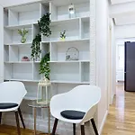 Prima Fuer Bis Zu 7 Gaeste- Stilvolles Im Zentrum Nahe Rathaus - Hochwertige Betten Und Bettwaesche - Voll Ausgestattete Kueche - 4k Smart Tv - Aufzug - Kostenlose Nacht Tiefgarage 20-30 Bis 9-30 Uhr Mit 28 Stellplaetzen Je Nach