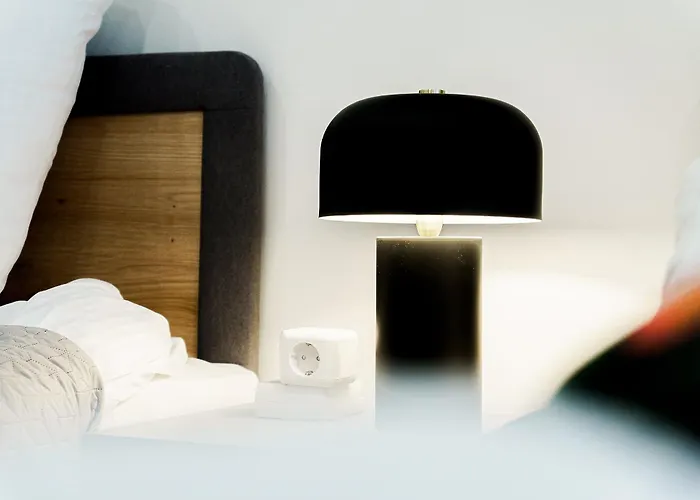 아파트 Augusta Prima Fuer Bis Zu 7 Gaeste- Stilvolles Apartment Im Zentrum Nahe Rathaus - Hochwertige Betten Und Bettwaesche - Voll Ausgestattete Kueche - 4K Smart Tv - Aufzug - Kostenlose Nacht Tiefgarage 20-30 Bis 9-30 Uhr Mit 28 Stellplaetzen Je Nach Ver 아우크스부르크