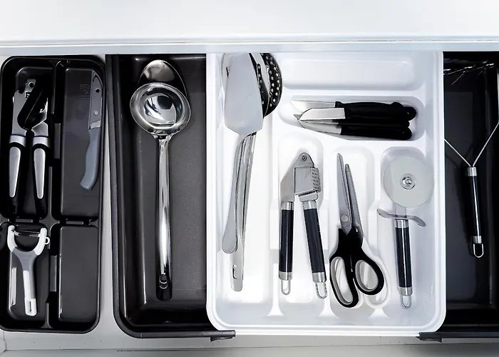 Augusta Prima Fuer Bis Zu 7 Gaeste- Stilvolles Apartment Im Zentrum Nahe Rathaus - Hochwertige Betten Und Bettwaesche - Voll Ausgestattete Kueche - 4K Smart Tv - Aufzug - Kostenlose Nacht Tiefgarage 20-30 Bis 9-30 Uhr Mit 28 Stellplaetzen Je Nach Ver 아파트 아우크스부르크