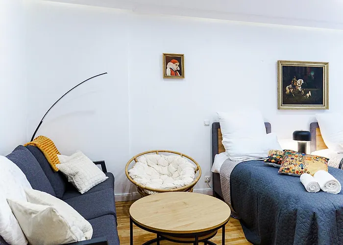 Augusta Prima Fuer Bis Zu 7 Gaeste- Stilvolles Apartment Im Zentrum Nahe Rathaus - Hochwertige Betten Und Bettwaesche - Voll Ausgestattete Kueche - 4K Smart Tv - Aufzug - Kostenlose Nacht Tiefgarage 20-30 Bis 9-30 Uhr Mit 28 Stellplaetzen Je Nach Ver 아파트