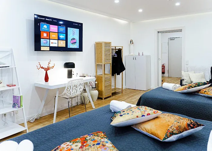 Augusta Prima Fuer Bis Zu 7 Gaeste- Stilvolles Apartment Im Zentrum Nahe Rathaus - Hochwertige Betten Und Bettwaesche - Voll Ausgestattete Kueche - 4K Smart Tv - Aufzug - Kostenlose Nacht Tiefgarage 20-30 Bis 9-30 Uhr Mit 28 Stellplaetzen Je Nach Ver 아파트