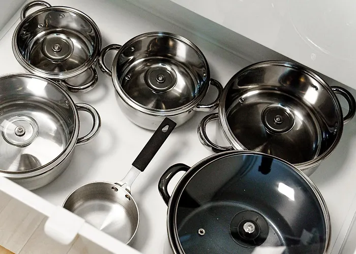 Augusta Prima Fuer Bis Zu 7 Gaeste- Stilvolles Apartment Im Zentrum Nahe Rathaus - Hochwertige Betten Und Bettwaesche - Voll Ausgestattete Kueche - 4K Smart Tv - Aufzug - Kostenlose Nacht Tiefgarage 20-30 Bis 9-30 Uhr Mit 28 Stellplaetzen Je Nach Ver 아우크스부르크