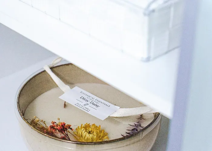 Augusta Prima Fuer Bis Zu 7 Gaeste- Stilvolles Apartment Im Zentrum Nahe Rathaus - Hochwertige Betten Und Bettwaesche - Voll Ausgestattete Kueche - 4K Smart Tv - Aufzug - Kostenlose Nacht Tiefgarage 20-30 Bis 9-30 Uhr Mit 28 Stellplaetzen Je Nach Ver 아파트