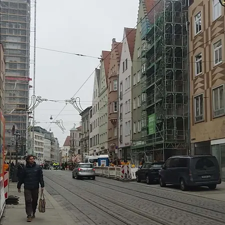 Appartamento Prima Fuer Bis Zu 7 Gaeste- Stilvolles Im Zentrum Nahe Rathaus - Hochwertige Betten Und Bettwaesche - Voll Ausgestattete Kueche - 4k Smart Tv - Aufzug - Kostenlose Nacht Tiefgarage 20-30 Bis 9-30 Uhr Mit 28 Stellplaetzen Je Nach