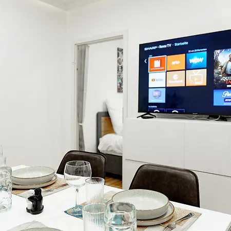 Prima Fuer Bis Zu 7 Gaeste- Stilvolles Im Zentrum Nahe Rathaus - Hochwertige Betten Und Bettwaesche - Voll Ausgestattete Kueche - 4k Smart Tv - Aufzug - Kostenlose Nacht Tiefgarage 20-30 Bis 9-30 Uhr Mit 28 Stellplaetzen Je Nach