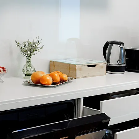 Apartment Prima Fuer Bis Zu 7 Gaeste- Stilvolles Im Zentrum Nahe Rathaus - Hochwertige Betten Und Bettwaesche - Voll Ausgestattete Kueche - 4k Smart Tv - Aufzug - Kostenlose Nacht Tiefgarage 20-30 Bis 9-30 Uhr Mit 28 Stellplaetzen Je Nach Augsburg