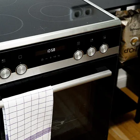 Apartment Prima Fuer Bis Zu 7 Gaeste- Stilvolles Im Zentrum Nahe Rathaus - Hochwertige Betten Und Bettwaesche - Voll Ausgestattete Kueche - 4k Smart Tv - Aufzug - Kostenlose Nacht Tiefgarage 20-30 Bis 9-30 Uhr Mit 28 Stellplaetzen Je Nach *