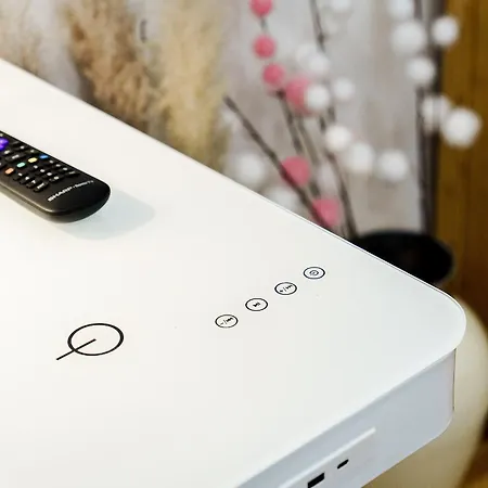Prima Fuer Bis Zu 7 Gaeste- Stilvolles Im Zentrum Nahe Rathaus - Hochwertige Betten Und Bettwaesche - Voll Ausgestattete Kueche - 4k Smart Tv - Aufzug - Kostenlose Nacht Tiefgarage 20-30 Bis 9-30 Uhr Mit 28 Stellplaetzen Je Nach Apartment