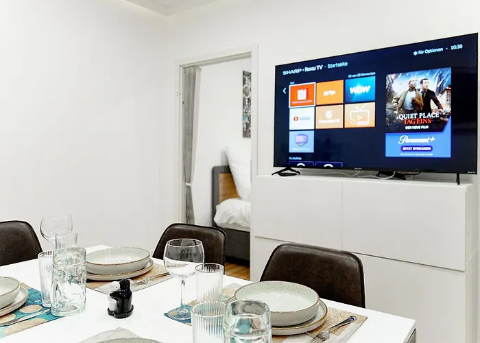 Prima New - Stylish - Town Hall Near - High-quality Beds & Linen - Full Kitchen - 4k Smart Tv - Elevator - For Up To 7 Guests - Free Overnight Ug Parking 20-30- 9-30 Oclock Near 28 Parking Spaces If Available