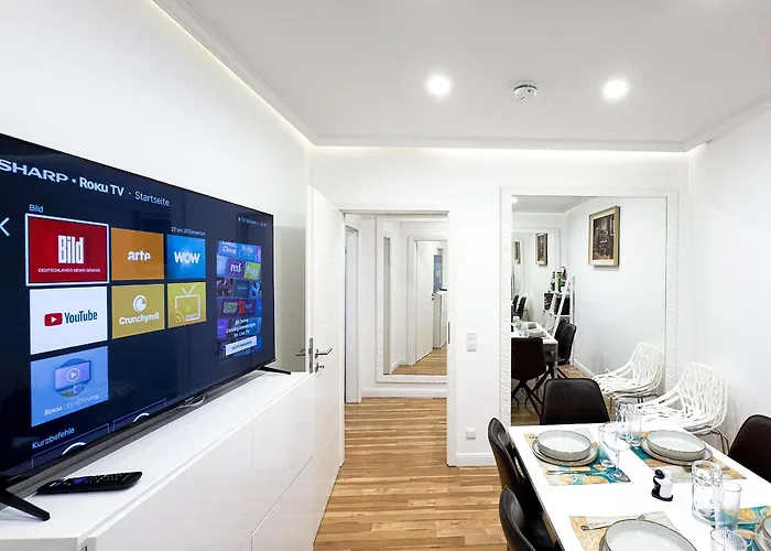 Apartment Prima New - Stylish - Town Hall Near - High-quality Beds & Linen - Full Kitchen - 4k Smart Tv - Elevator - For Up To 7 Guests - Free Overnight Ug Parking 20-30- 9-30 Oclock Near 28 Parking Spaces If Available Augsburg