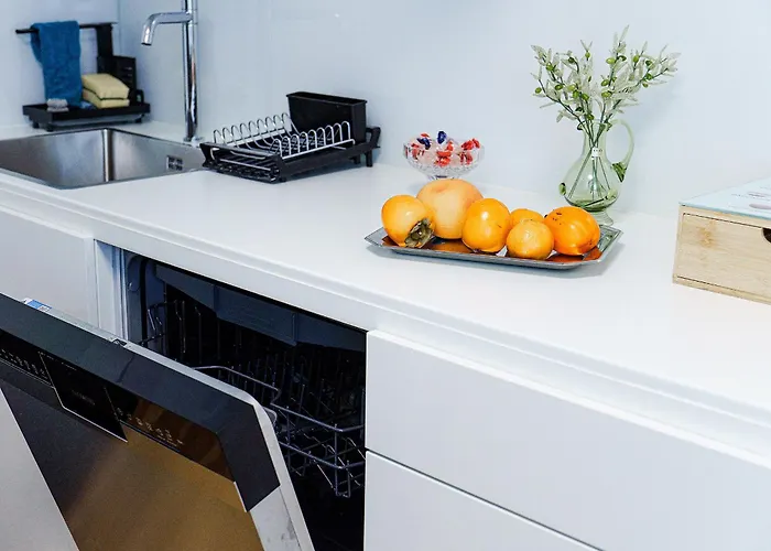 Prima New - Stylish - Town Hall Near - High-quality Beds & Linen - Full Kitchen - 4k Smart Tv - Elevator - For Up To 7 Guests - Free Overnight Ug Parking 20-30- 9-30 Oclock Near 28 Parking Spaces If Available * Augsburg