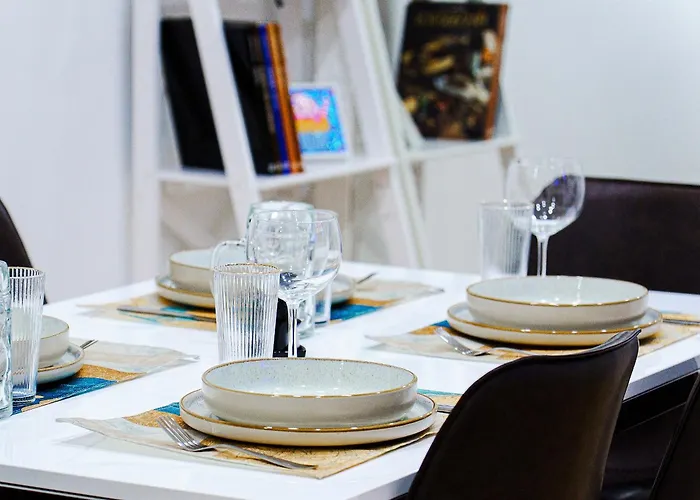 Apartment Prima New - Stylish - Town Hall Near - High-quality Beds & Linen - Full Kitchen - 4k Smart Tv - Elevator - For Up To 7 Guests - Free Overnight Ug Parking 20-30- 9-30 Oclock Near 28 Parking Spaces If Available *