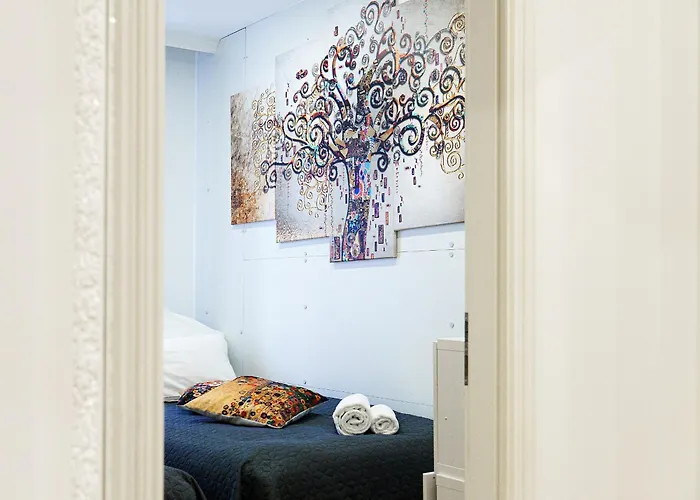 Prima New - Stylish - Town Hall Near - High-quality Beds & Linen - Full Kitchen - 4k Smart Tv - Elevator - For Up To 7 Guests - Free Overnight Ug Parking 20-30- 9-30 Oclock Near 28 Parking Spaces If Available Augsburg