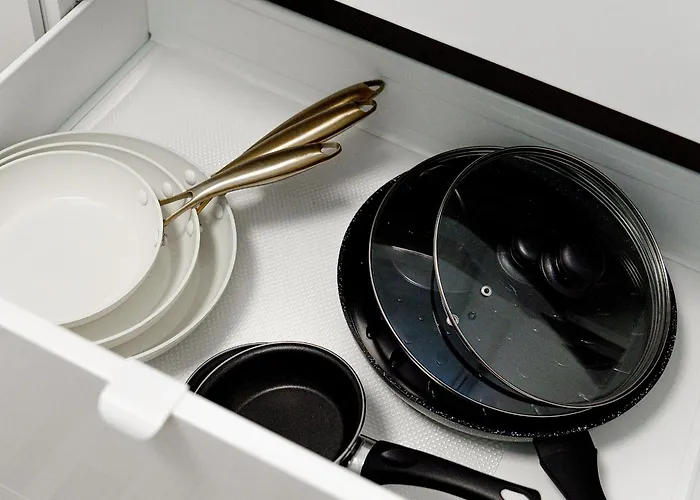 Apartment Prima New - Stylish - Town Hall Near - High-quality Beds & Linen - Full Kitchen - 4k Smart Tv - Elevator - For Up To 7 Guests - Free Overnight Ug Parking 20-30- 9-30 Oclock Near 28 Parking Spaces If Available Augsburg