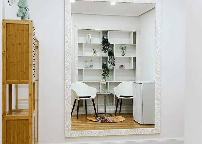 Prima New - Stylish - Town Hall Near - High-quality Beds & Linen - Full Kitchen - 4k Smart Tv - Elevator - For Up To 7 Guests - Free Overnight Ug Parking 20-30- 9-30 Oclock Near 28 Parking Spaces If Available Apartment *